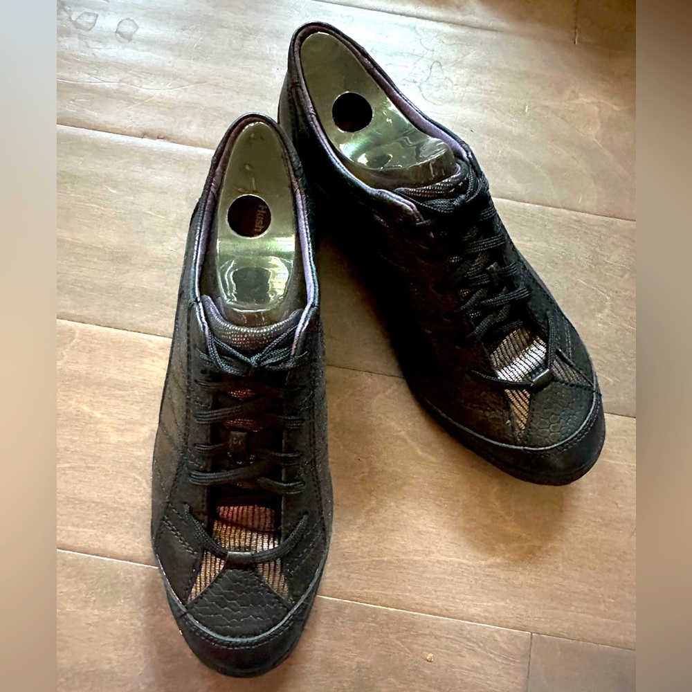 Hush Puppies Amuse Black Metallic tennis shoes